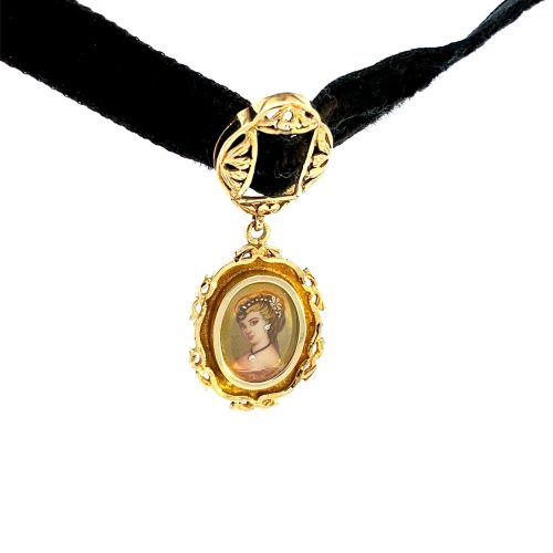 18ct Yellow Gold Victorian style pendant on Velvet Ribbon - Image 3