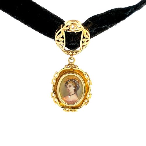 18ct Yellow Gold Victorian style pendant on Velvet Ribbon