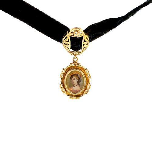 18ct Yellow Gold Victorian style pendant on Velvet Ribbon - Image 2