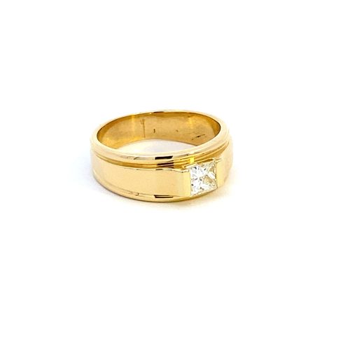 9ct Yellow Gold Princess cut diamond Solitaire Ring - Image 6
