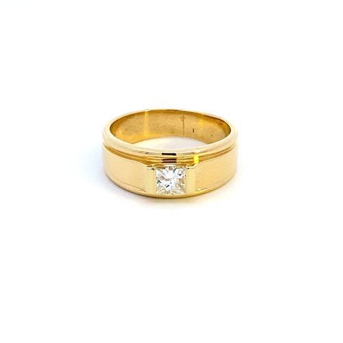 9ct Yellow Gold Princess cut diamond Solitaire Ring - Image 7