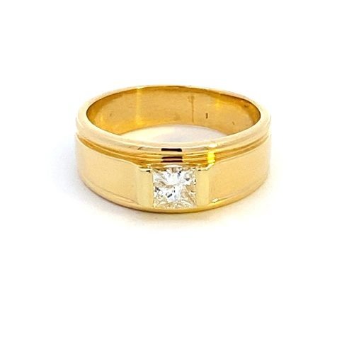 9ct Yellow Gold Princess cut diamond Solitaire Ring