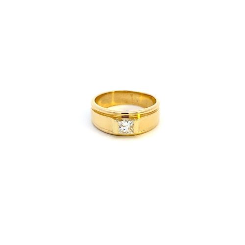 9ct Yellow Gold Princess cut diamond Solitaire Ring - Image 2